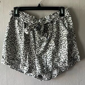 Aerie Paperbag Tie Shorts White Grey Animal Print Size Medium